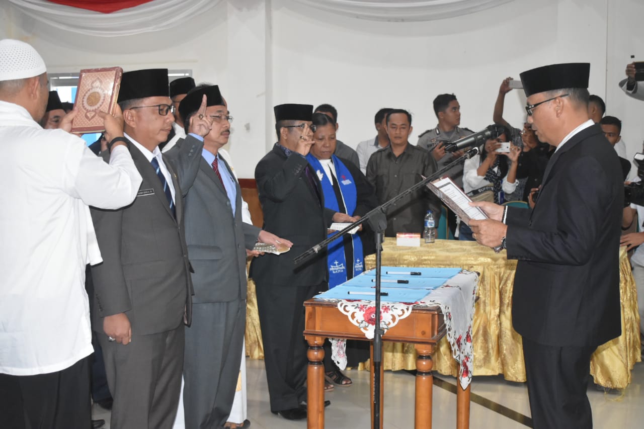 Bupati Yudas Sabaggalet melantik sejumlah pejabat eselon II di lingkup Pemkab Mentawai